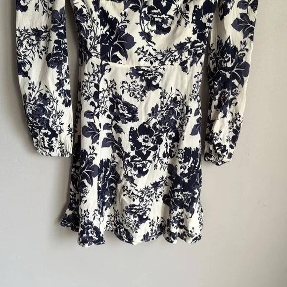 Reformation Mochi Dress - Picture 4 of 12